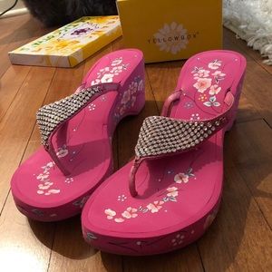 Floral pink platform thong sandal💗